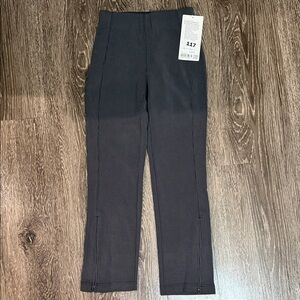 Lululemon Ribbed Softstreme Zip-Leg HR Crop 25’ / Size 2